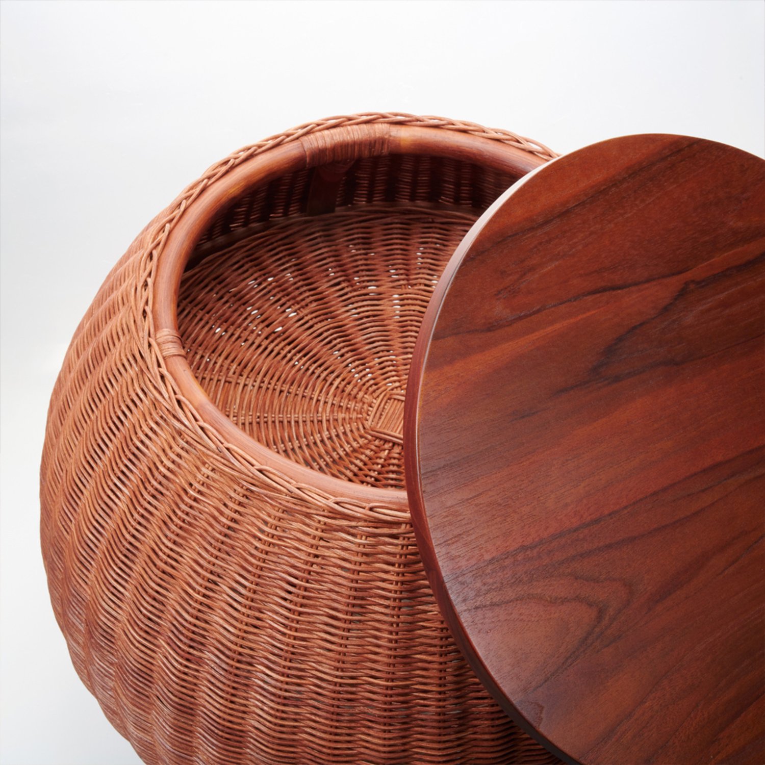 네코세카이 라탄 사이드테이블 베드 브라운